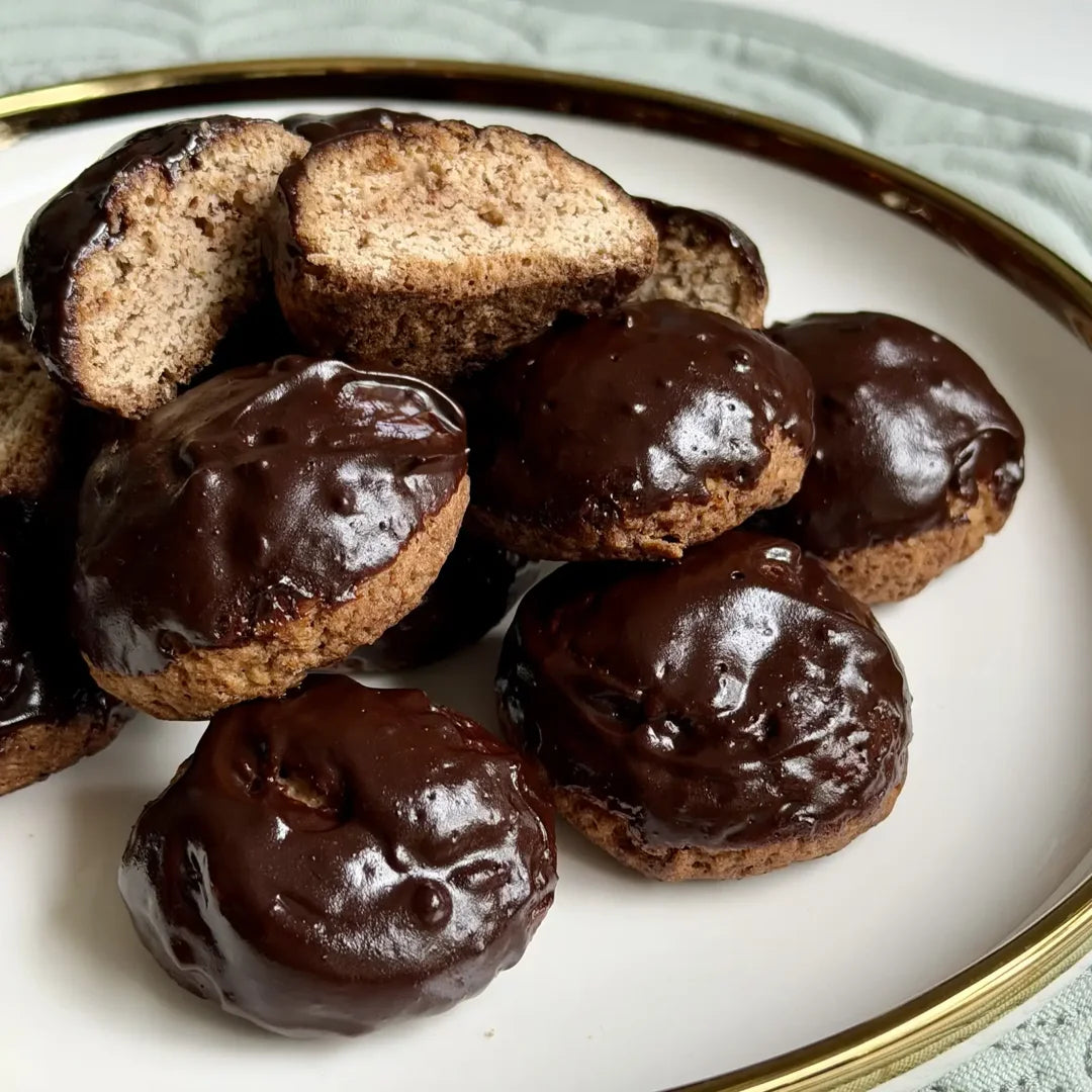 Keto-Lebkuchen mit zuckerfreier Schokoladenglasur